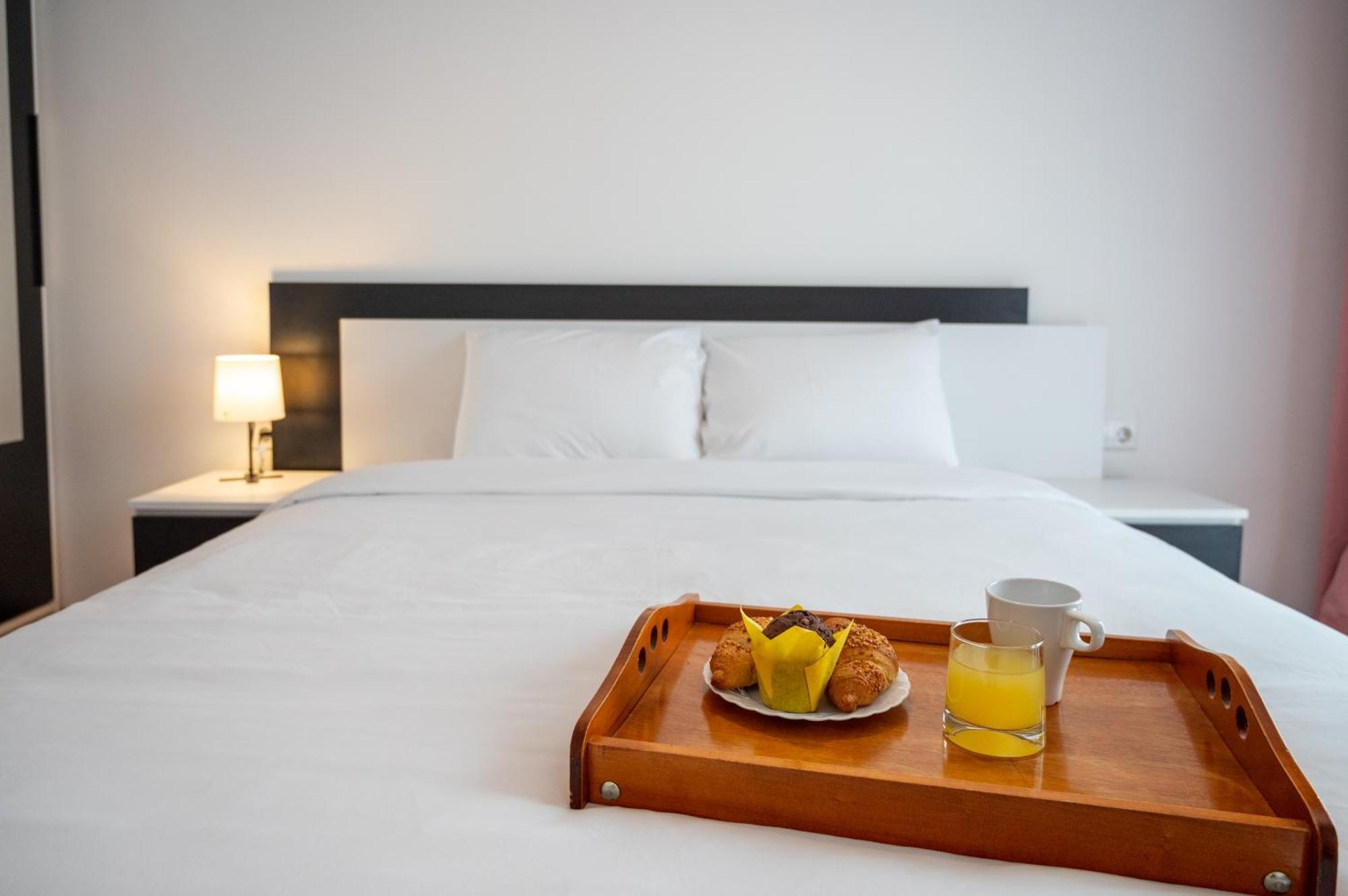 Sunny 1Bdr Apartment Near Center Sofia Ngoại thất bức ảnh