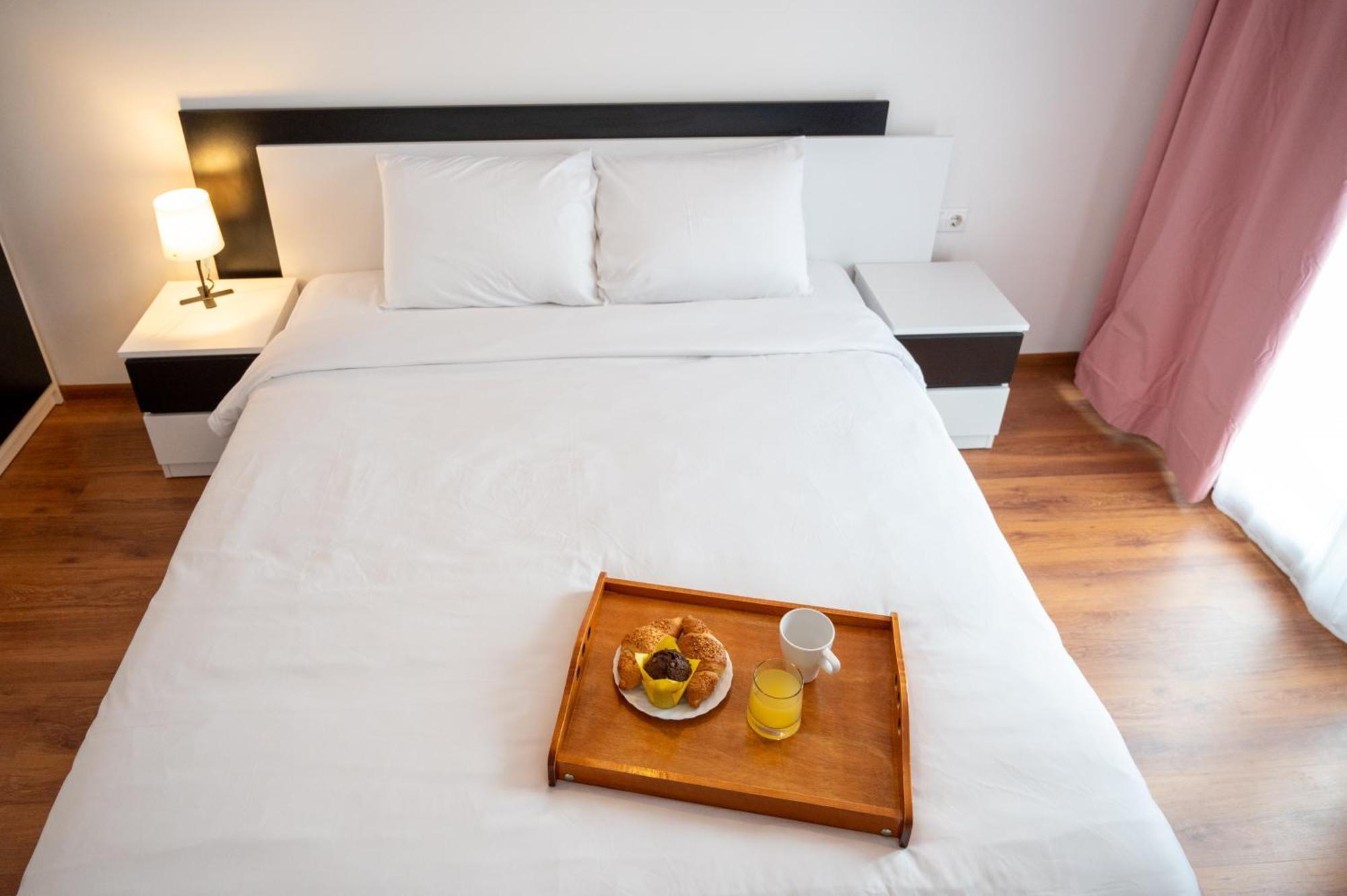 Sunny 1Bdr Apartment Near Center Sofia Ngoại thất bức ảnh